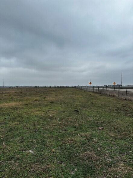 Roesler Rd, Needville, TX à vendre - Photo de l’immeuble – Image 2 sur 3