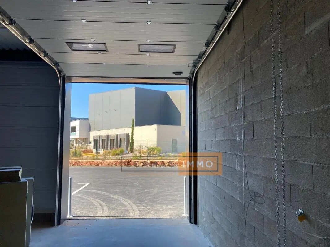 Industriel/Logistique dans Brignoles à louer Photo intérieure– Image 1 sur 8