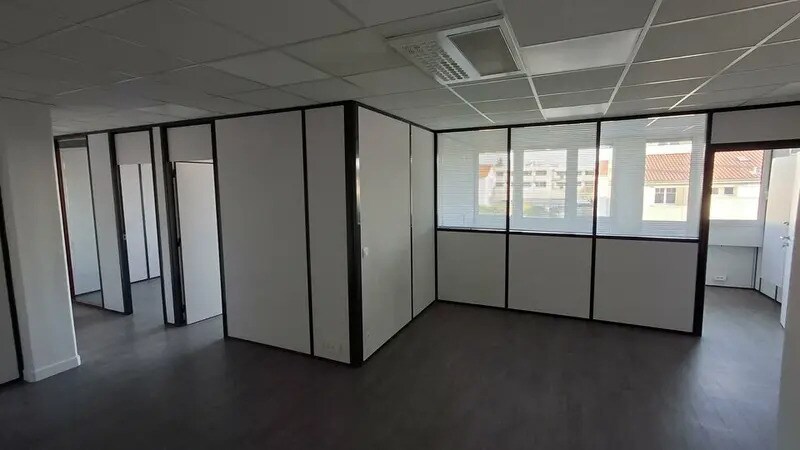 2-4 Rue Du Colonnel Chambonnet, Bron à louer - Photo intérieure – Image 3 sur 7