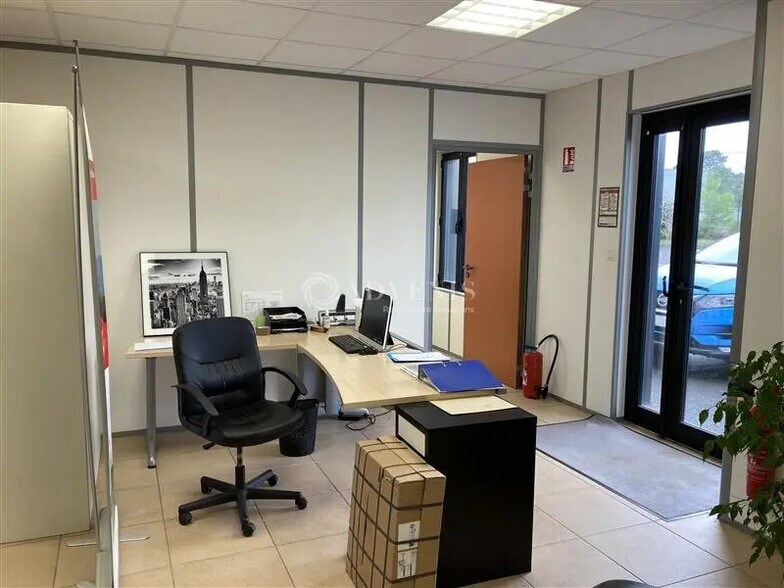 Bureau dans Champagné à louer - Photo de l’immeuble – Image 3 sur 6