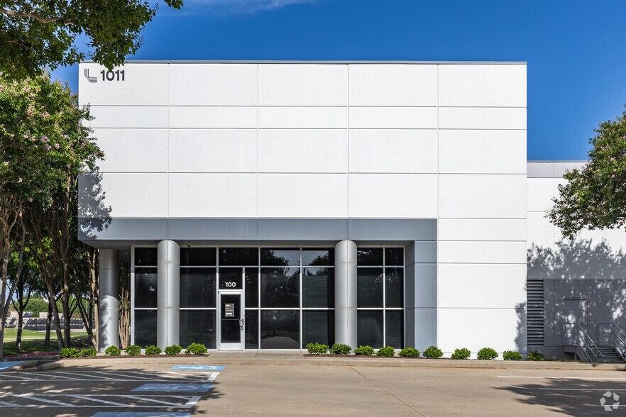 1011 N Royal Ln, Dallas, TX à louer - Photo de l’immeuble – Image 3 sur 18