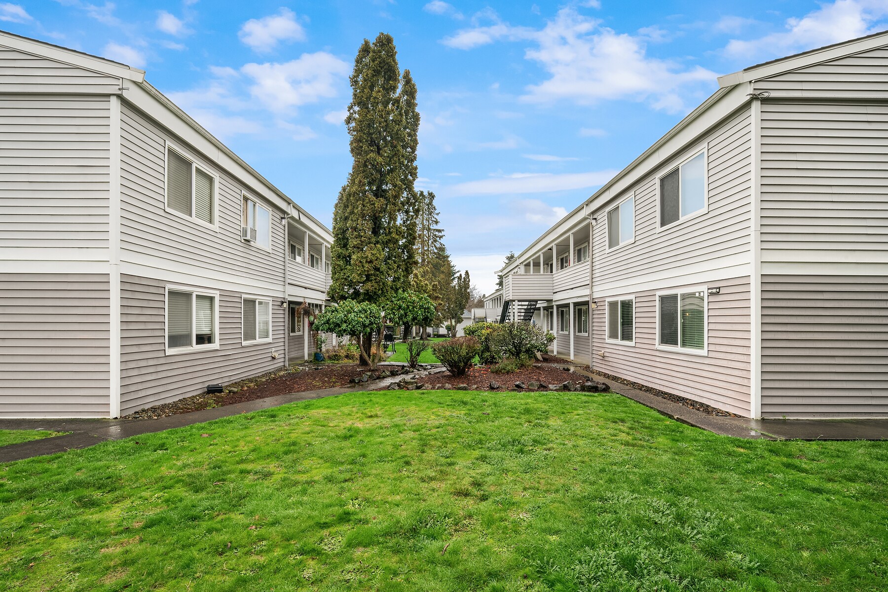 12712 C St S, Tacoma, WA à vendre Photo de l’immeuble– Image 1 sur 20