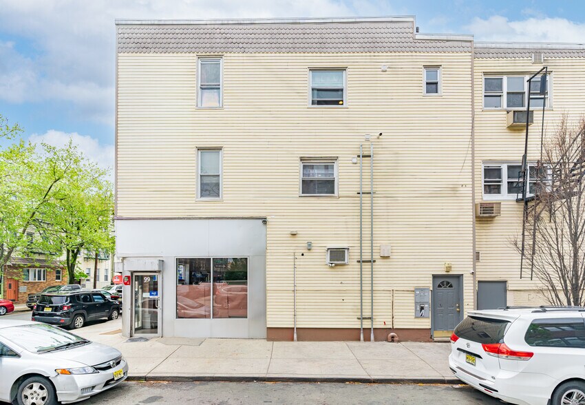 99 Pulaski St, Newark, NJ à vendre - Photo de l’immeuble – Image 2 sur 43