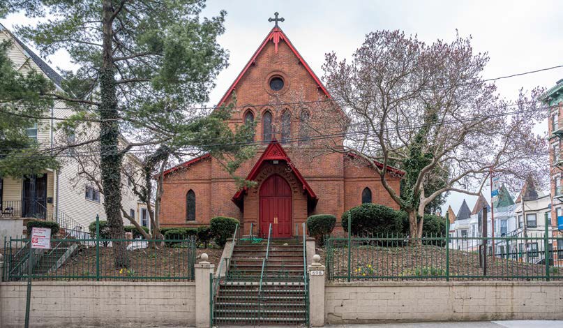 690 E 166th St, Bronx, NY à vendre - Photo de l’immeuble – Image 2 sur 8