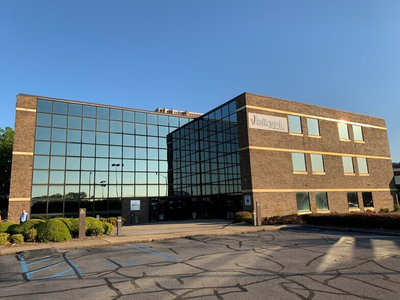 4460 Corporation Ln, Virginia Beach, VA à louer - Photo de l’immeuble – Image 2 sur 5