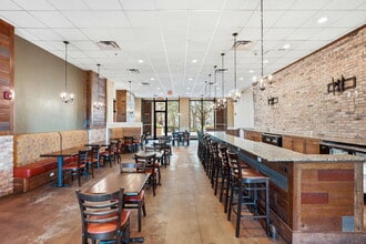 300 S Duval St, Tallahassee, FL à louer Photo de l’immeuble– Image 2 sur 15