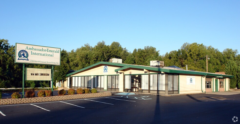 427 Wade Hampton Blvd, Greenville, SC à louer - Photo principale – Image 1 sur 5