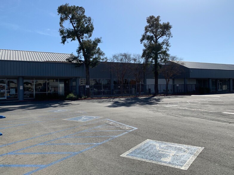 401 34th St, Bakersfield, CA à louer - Photo de l’immeuble – Image 3 sur 12