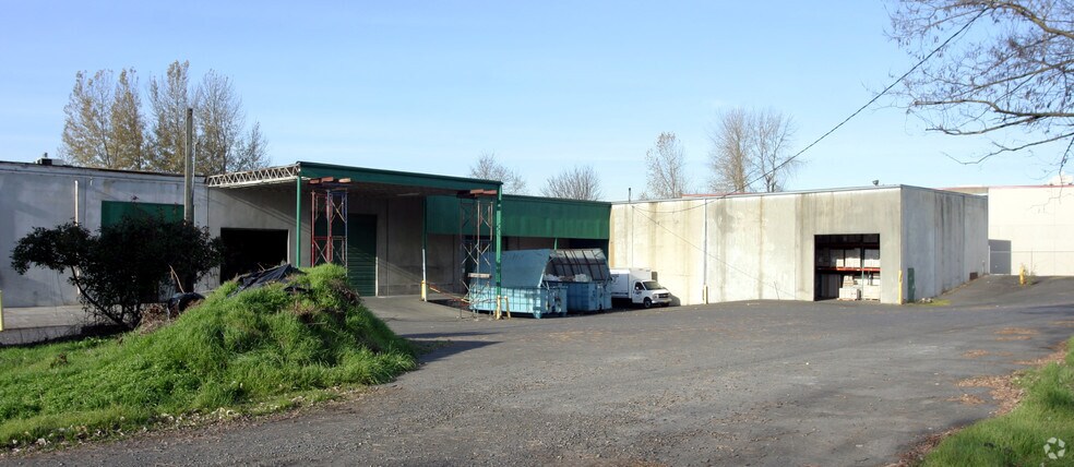 2621 NW Industrial, Portland, OR à louer - Photo de l’immeuble – Image 2 sur 5