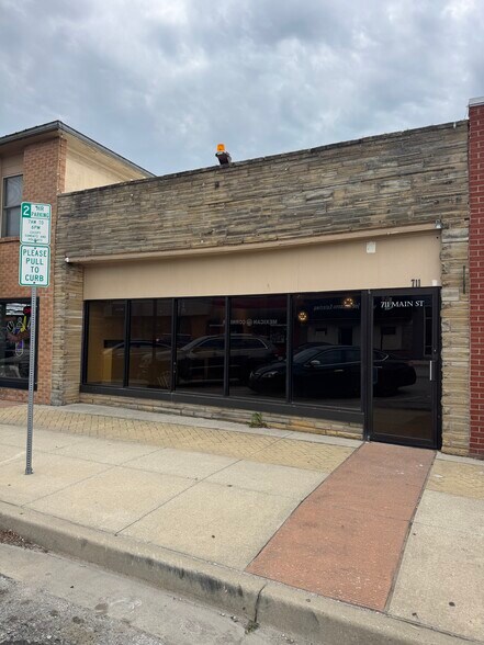 711 Main St, Grandview, MO à louer - Photo de l’immeuble – Image 2 sur 20