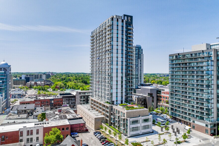 55 Duke St W, Kitchener, ON à louer - Photo de l’immeuble – Image 3 sur 5