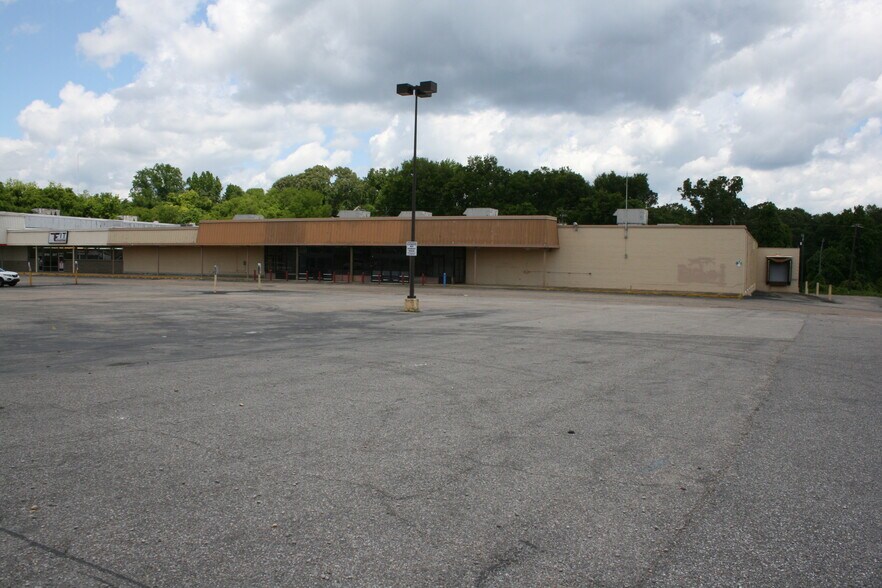 1302 Gilmer Ave, Tallassee, AL à louer - Photo de l’immeuble – Image 2 sur 4