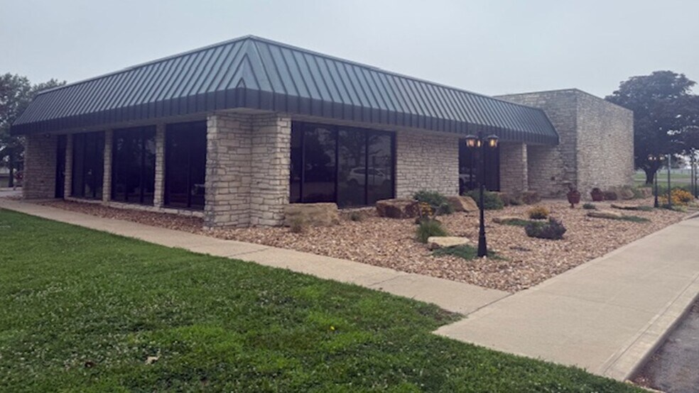 3401 Pine St, Higginsville, MO à vendre - Photo de l’immeuble – Image 1 sur 5