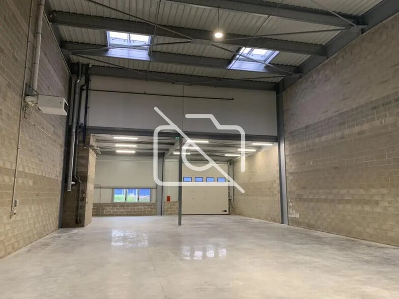 Local d’activités dans Brétigny-sur-Orge à louer - Photo de l’immeuble – Image 1 sur 3