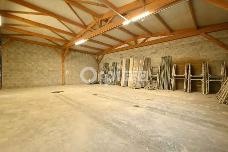 Bureau dans Montluel à louer - Photo de l’immeuble – Image 3 sur 9