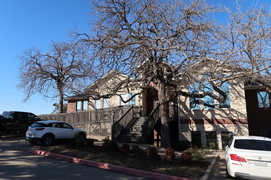 2300 Rockbrook Dr, Lewisville, TX à louer - Photo de l’immeuble – Image 2 sur 4