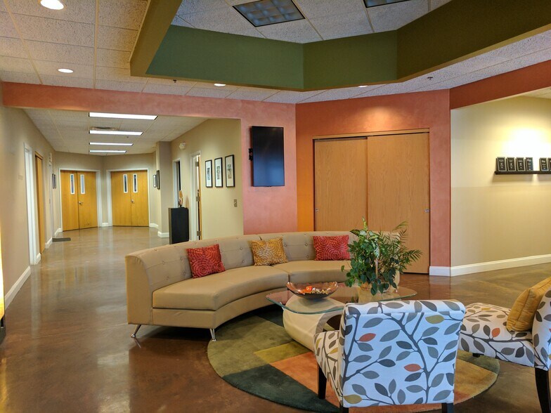 1604 Wayneport Rd, Macedon, NY à vendre - Photo de l’immeuble – Image 2 sur 8