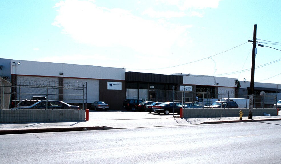 2080 E 25th St, Vernon, CA à louer - Photo de l’immeuble – Image 2 sur 3