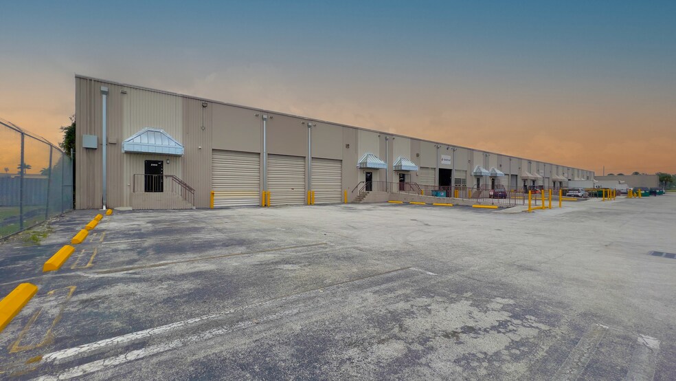 2930-2960 NW 72nd Ave, Miami, FL à louer - Photo de l’immeuble – Image 3 sur 3