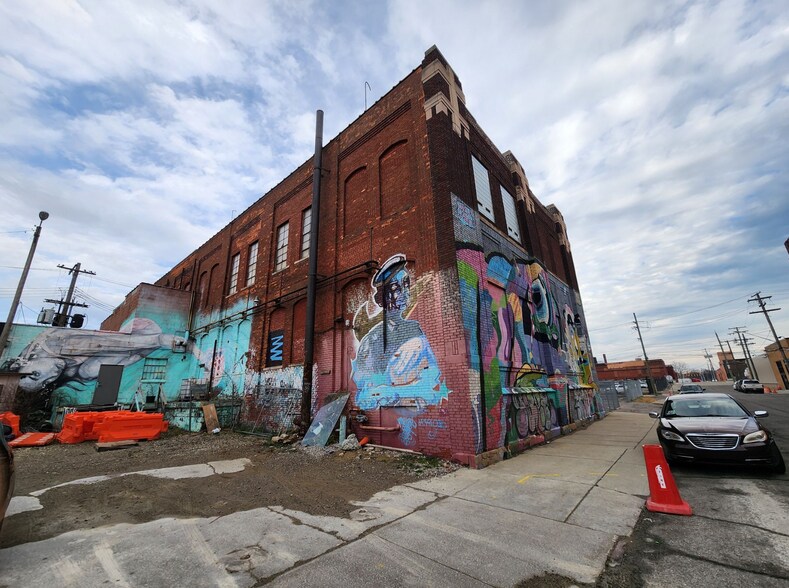 1561 Adelaide St, Detroit, MI à vendre - Photo de l’immeuble – Image 2 sur 10