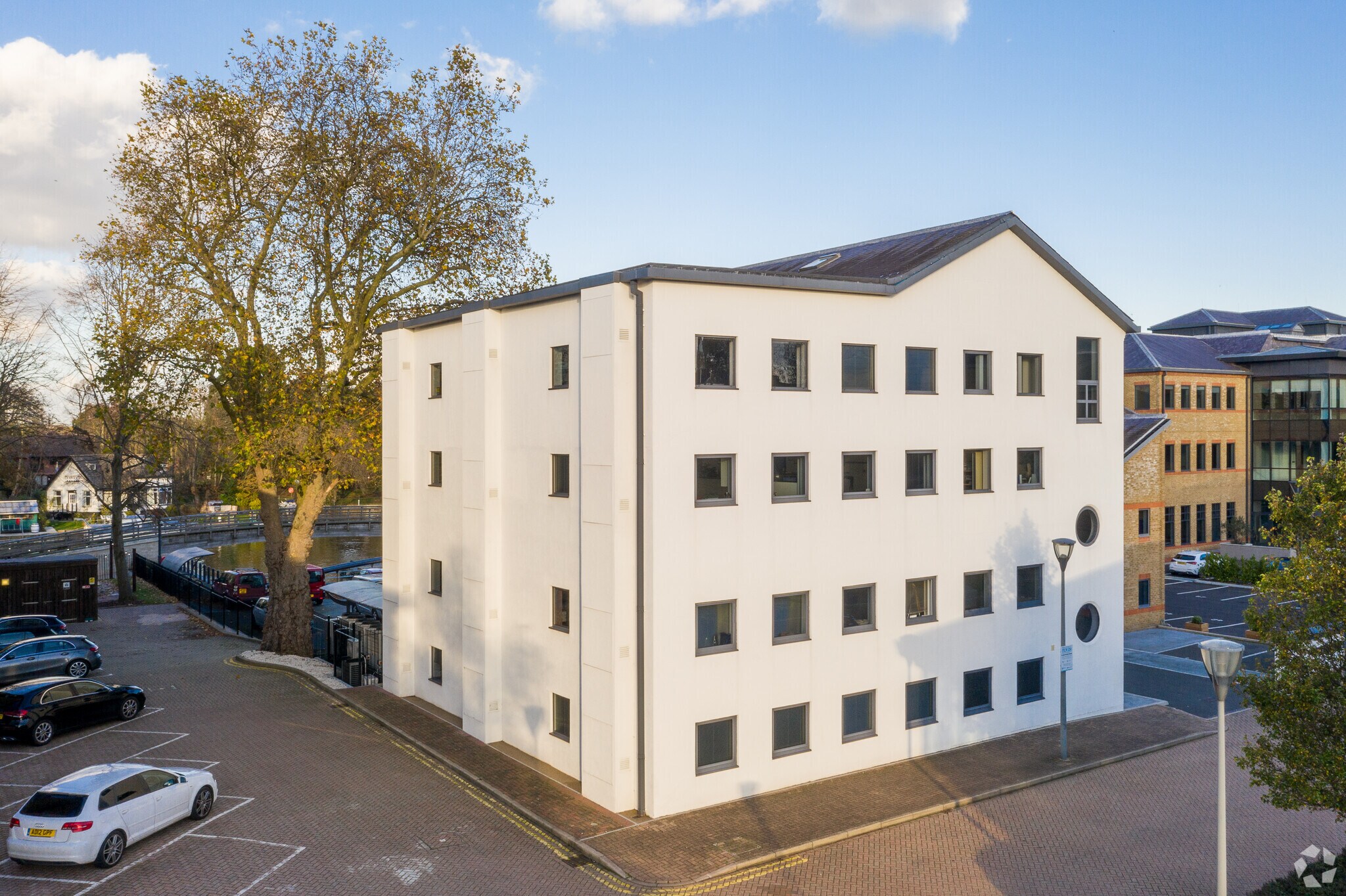 Kingsbury Cres, Staines à louer Photo principale– Image 1 sur 16