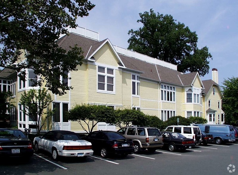 130 Mason St, Greenwich, CT à louer - Photo de l’immeuble – Image 2 sur 7
