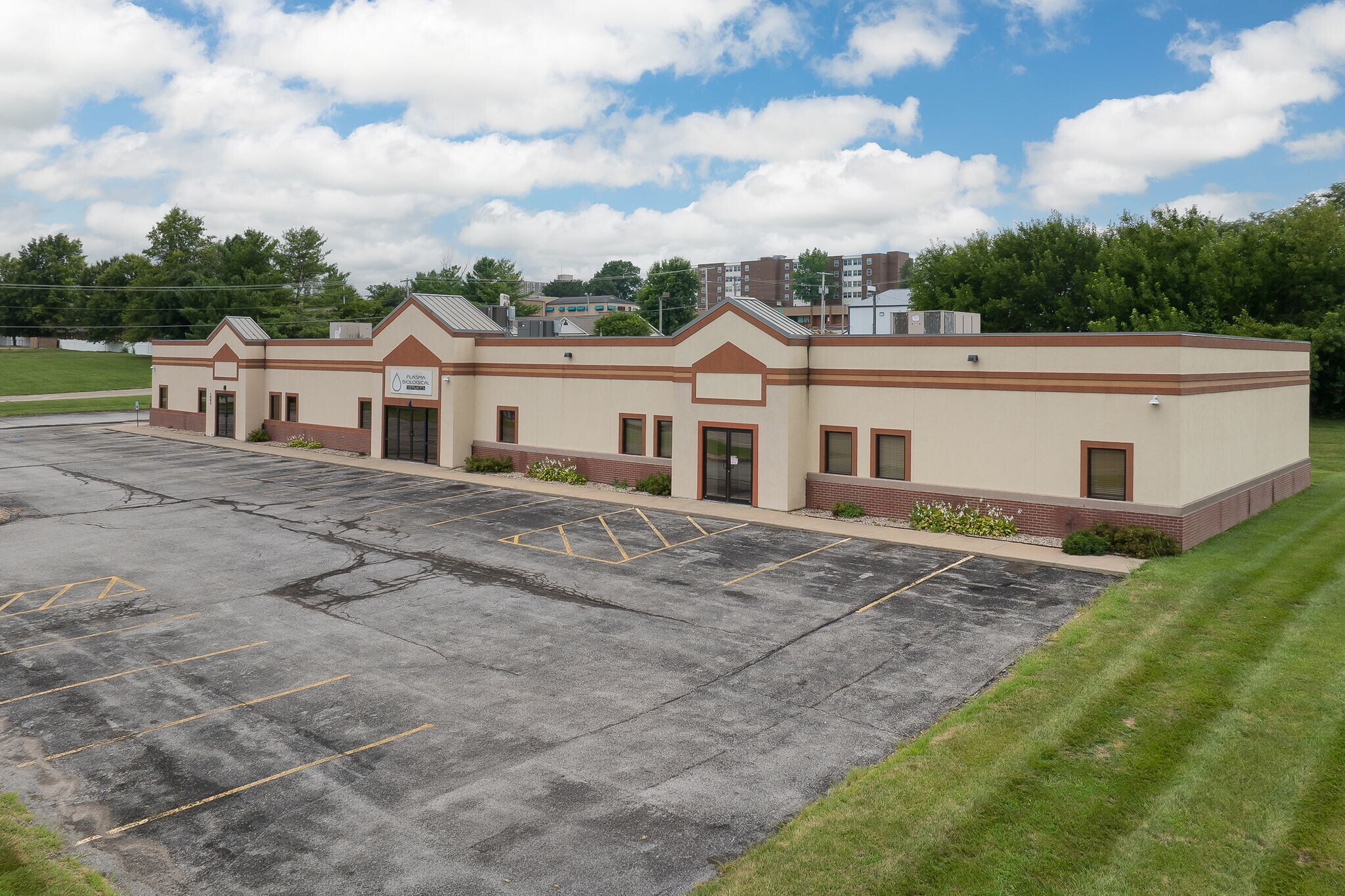 1602 N Woodbine Rd, Saint Joseph, MO à louer Photo de l’immeuble– Image 1 sur 56