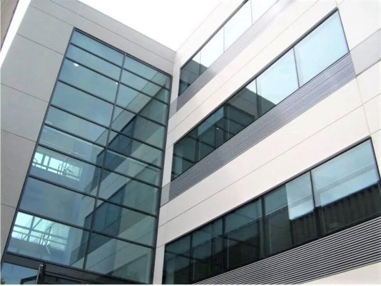 Local d’activités dans Blagnac à louer - Photo de l’immeuble – Image 2 sur 40