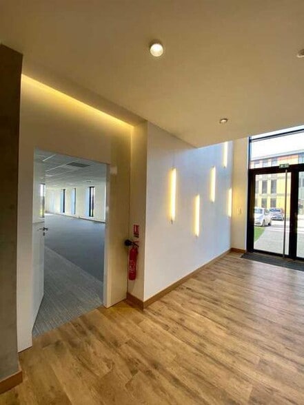 Bureau dans Lesquin à louer - Hall d’entrée – Image 2 sur 7