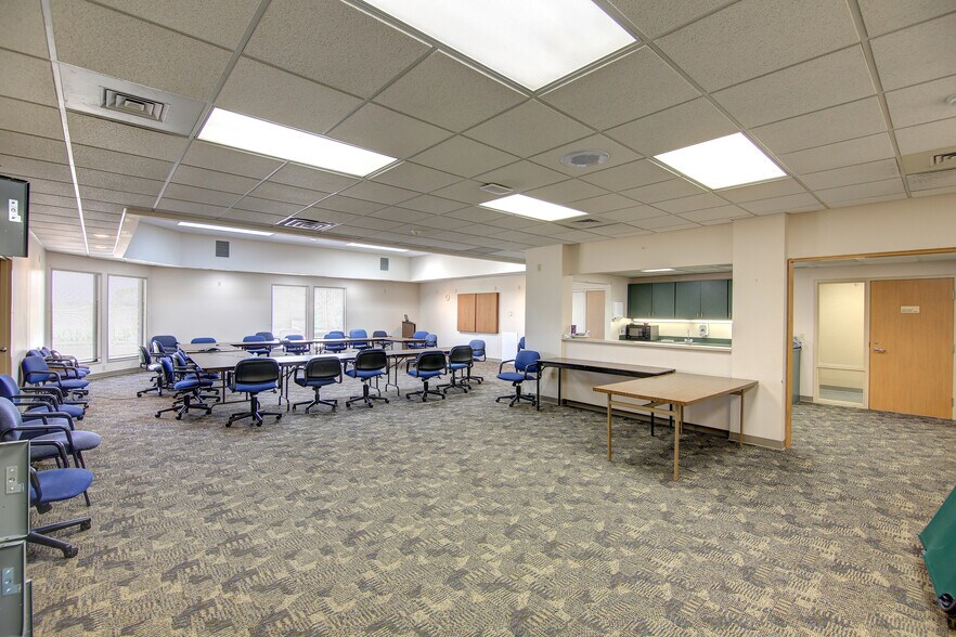 931 13th Ave N, Clinton, IA à louer - Photo intérieure – Image 2 sur 18