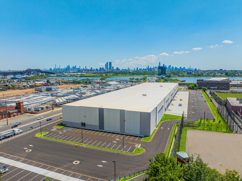 100 Lincoln Hwy, Kearny, NJ à louer - Vidéo sur l’annonce professionnelle – Image 2 sur 23