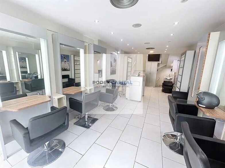 Local commercial dans Paris à louer - Photo de l’immeuble – Image 2 sur 9