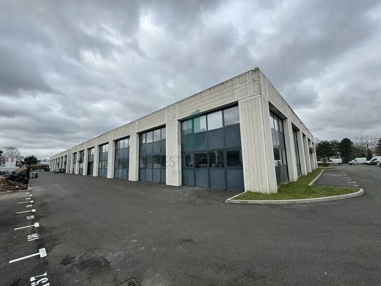 Local d’activités dans Herblay-sur-Seine à louer - Photo de l’immeuble – Image 1 sur 7