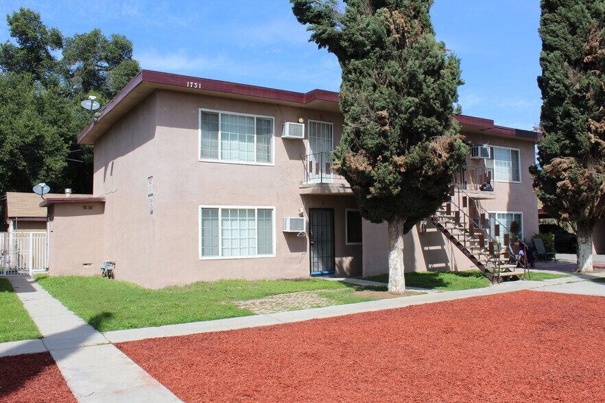 1721 N Fairfax Dr, San Bernardino, CA à vendre - Photo de l’immeuble – Image 2 sur 28