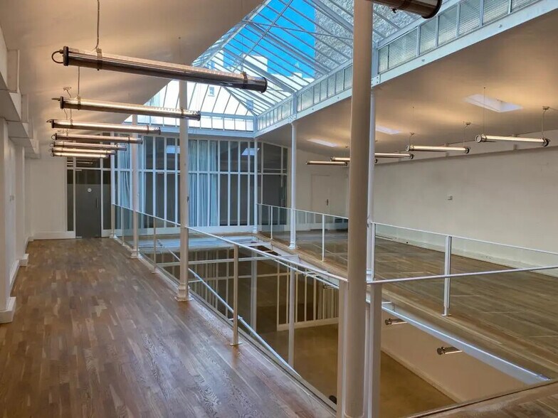 Bureau dans Paris à louer - Photo de l’immeuble – Image 2 sur 9