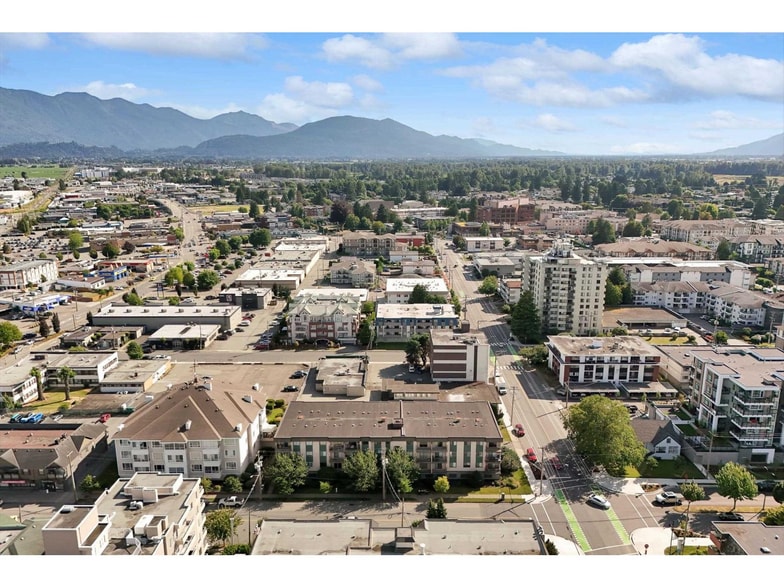 45744 Spadina Av, Chilliwack, BC à vendre - Aérien – Image 3 sur 6
