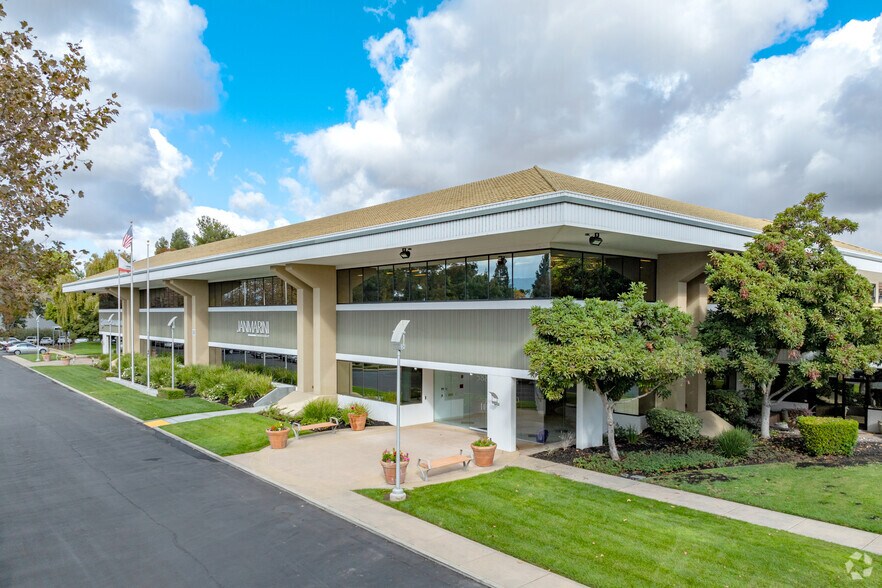 5883 Rue Ferrari, San Jose, CA à louer - Photo de l’immeuble – Image 1 sur 6