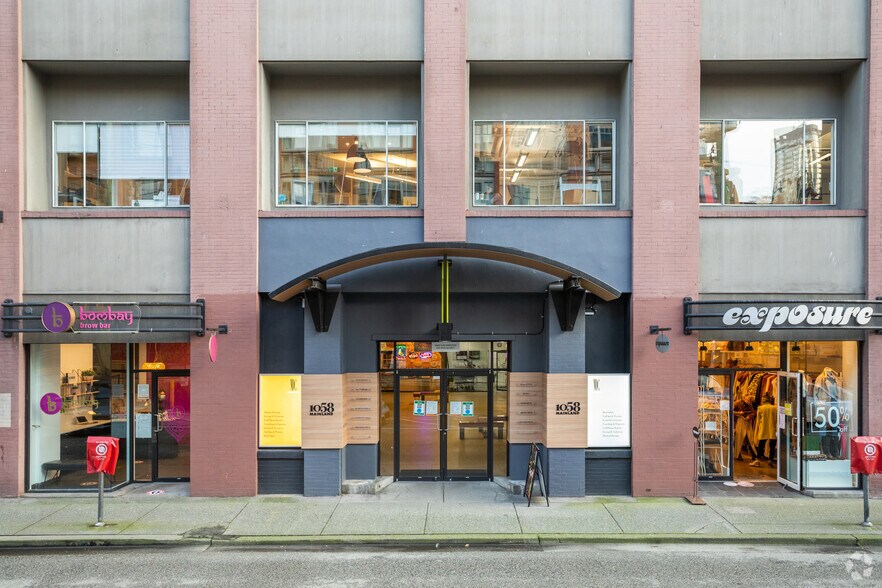 1056-1082 Mainland St, Vancouver, BC à louer - Photo de l’immeuble – Image 2 sur 7