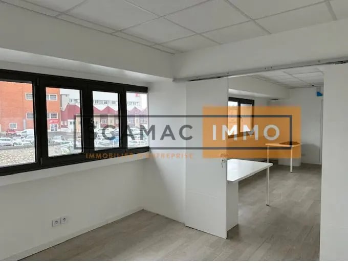 Bureau dans Villeneuve-la-Garenne à louer - Photo de l’immeuble – Image 3 sur 19