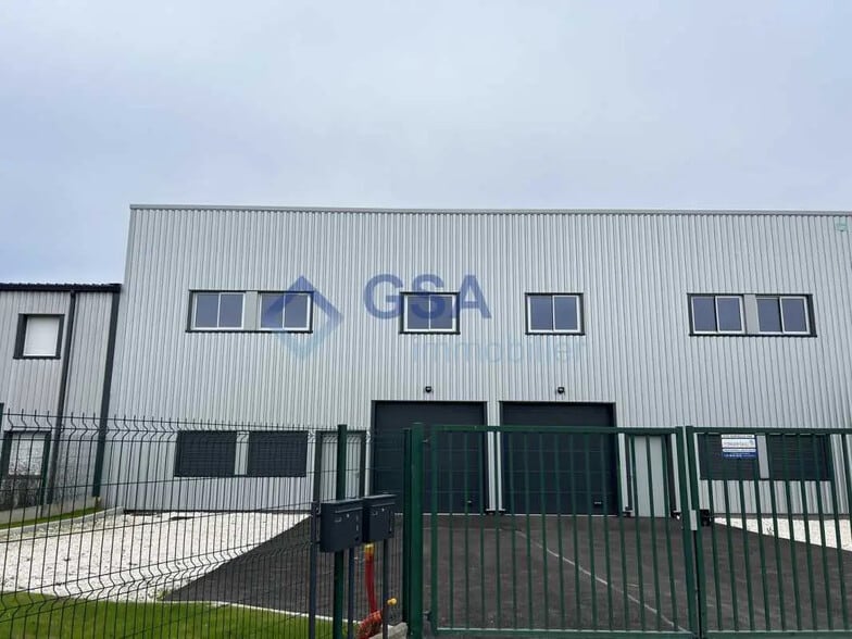 Local d’activités dans Pringy à louer - Photo de l’immeuble – Image 1 sur 5