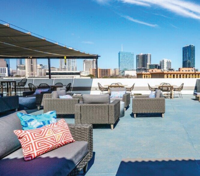 127 E Riverside Dr, Austin, TX à louer - Photo de l’immeuble – Image 3 sur 58