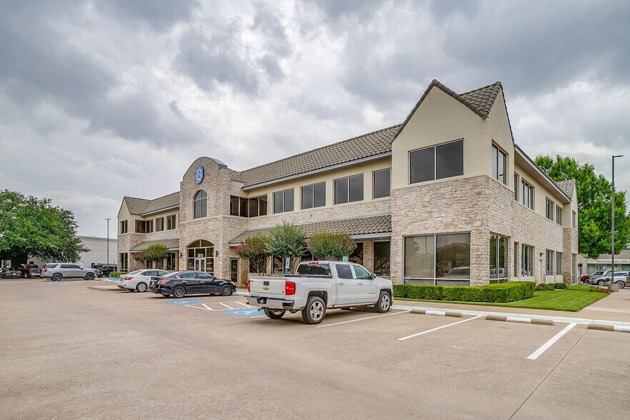 2813 S Hulen St, Fort Worth, TX à louer - Photo de l’immeuble – Image 3 sur 13