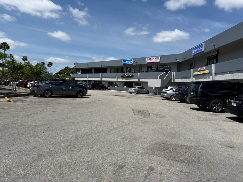 1665 W 68th St, Hialeah, FL à louer - Photo de l’immeuble – Image 3 sur 3