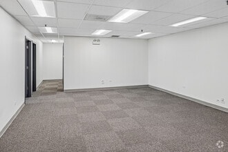 2075-2185 Estes Ave, Elk Grove Village, IL à louer Photo de l’immeuble– Image 2 sur 8
