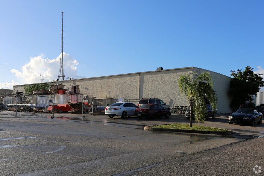 5449 Maule Way, Mangonia Park, FL à louer - Photo de l’immeuble – Image 3 sur 4