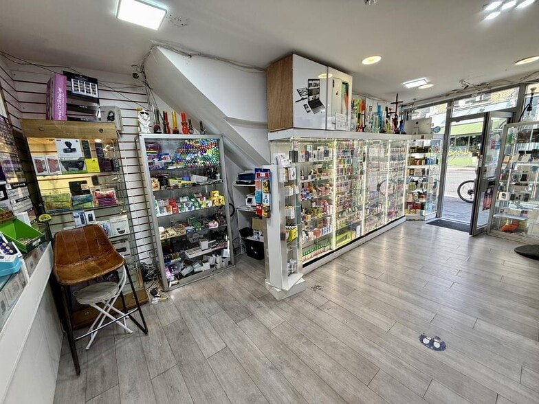 199B Upper Richmond Rd, Londres à vendre - Photo de l’immeuble – Image 3 sur 5