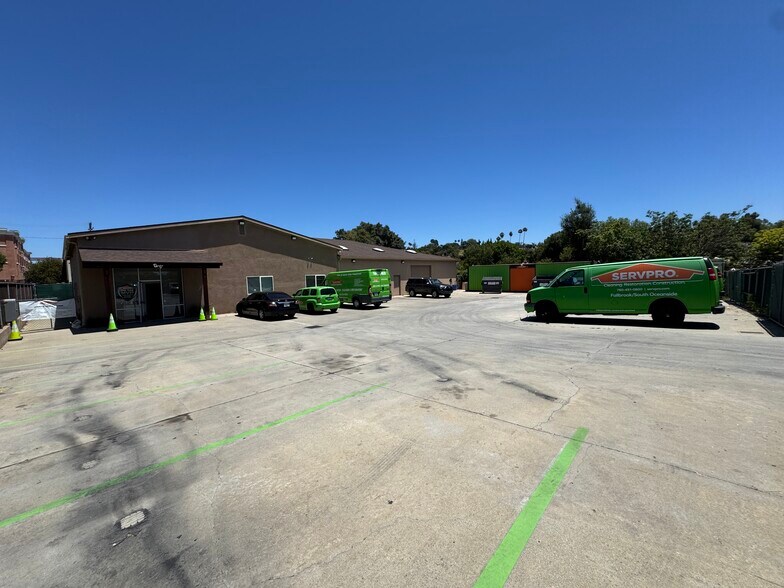215 W Ash St, Fallbrook, CA à louer - Photo de l’immeuble – Image 1 sur 12