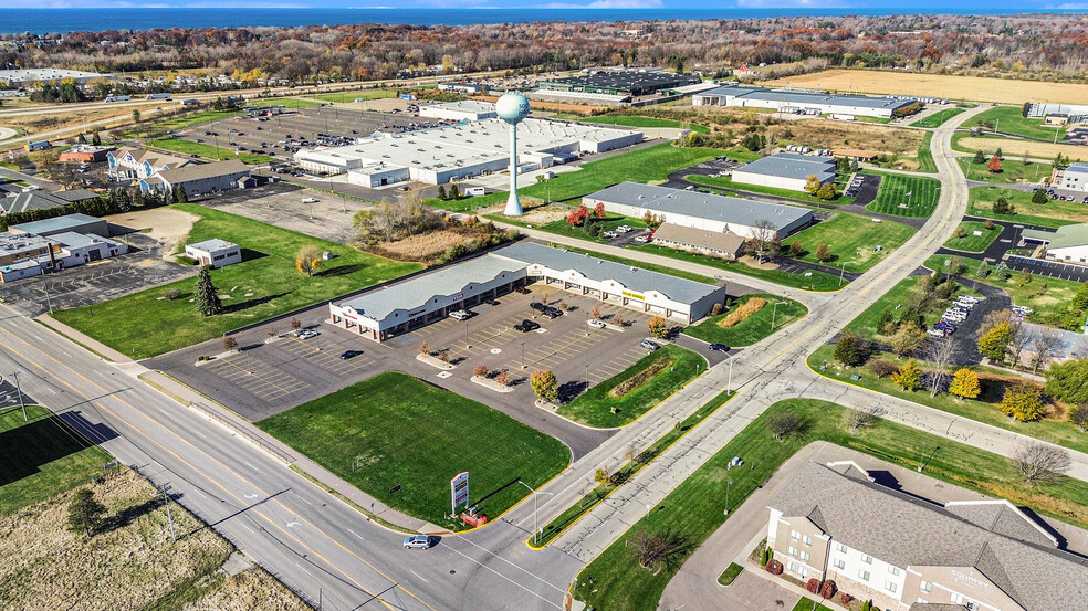 1675 Phoenix St, South Haven, MI à louer - Photo de l’immeuble – Image 1 sur 35
