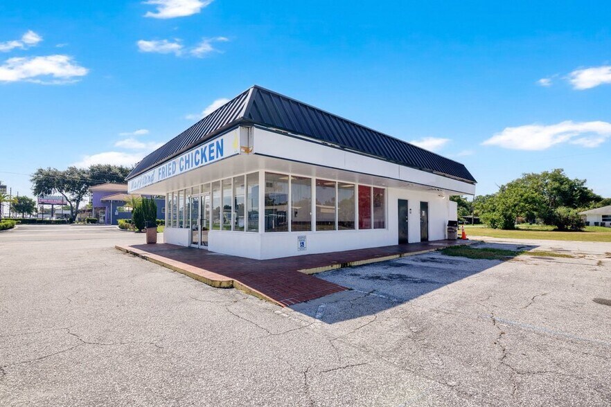 9710 E Colonial Dr, Orlando, FL à vendre - Photo de l’immeuble – Image 3 sur 29