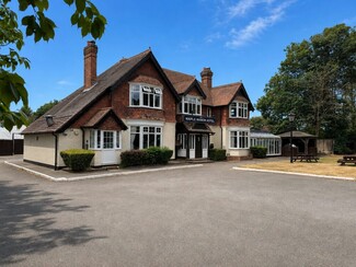Plus de détails pour Charlwood Rd, Lowfield Heath - Hôtellerie à vendre